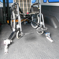 轮椅固定装置